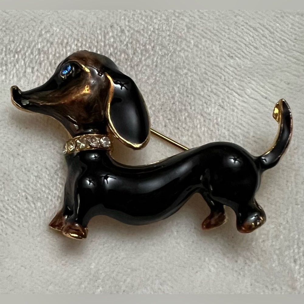 Vintage, Elegant Black and Brown Dachshund Brooch in excellent condition.